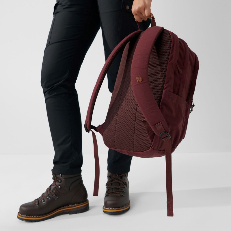 FJALLRAVEN mugursoma Raven 28 23345 (4)